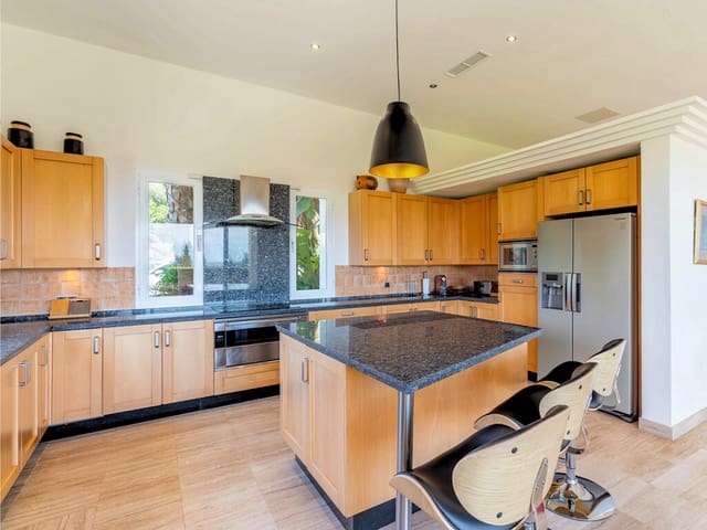 5 chambre Villa/Maison à vendre à Benahavís avec piscine garage - 4 499 000 € (Ref: 9815666)