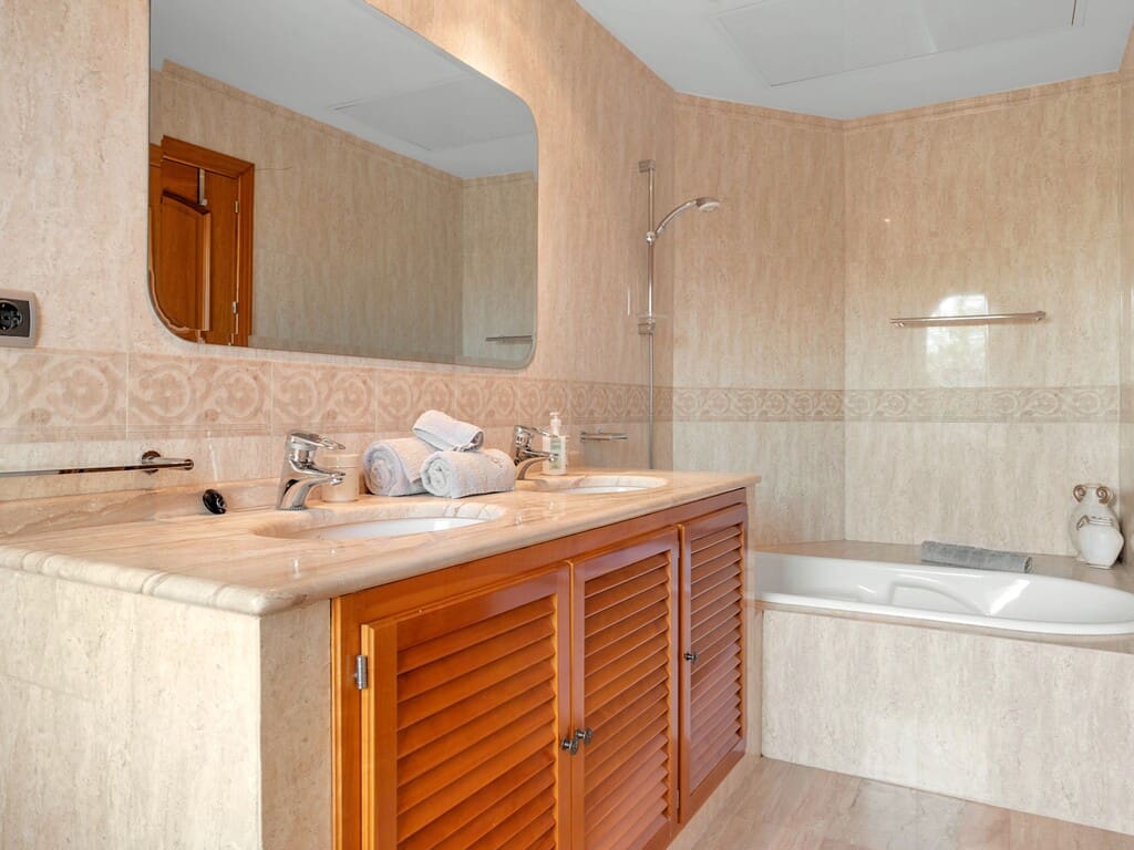 5 Zimmer Villa zu verkaufen in Benahavis mit Pool Garage - 4.499.000 € (Ref: 9815666)