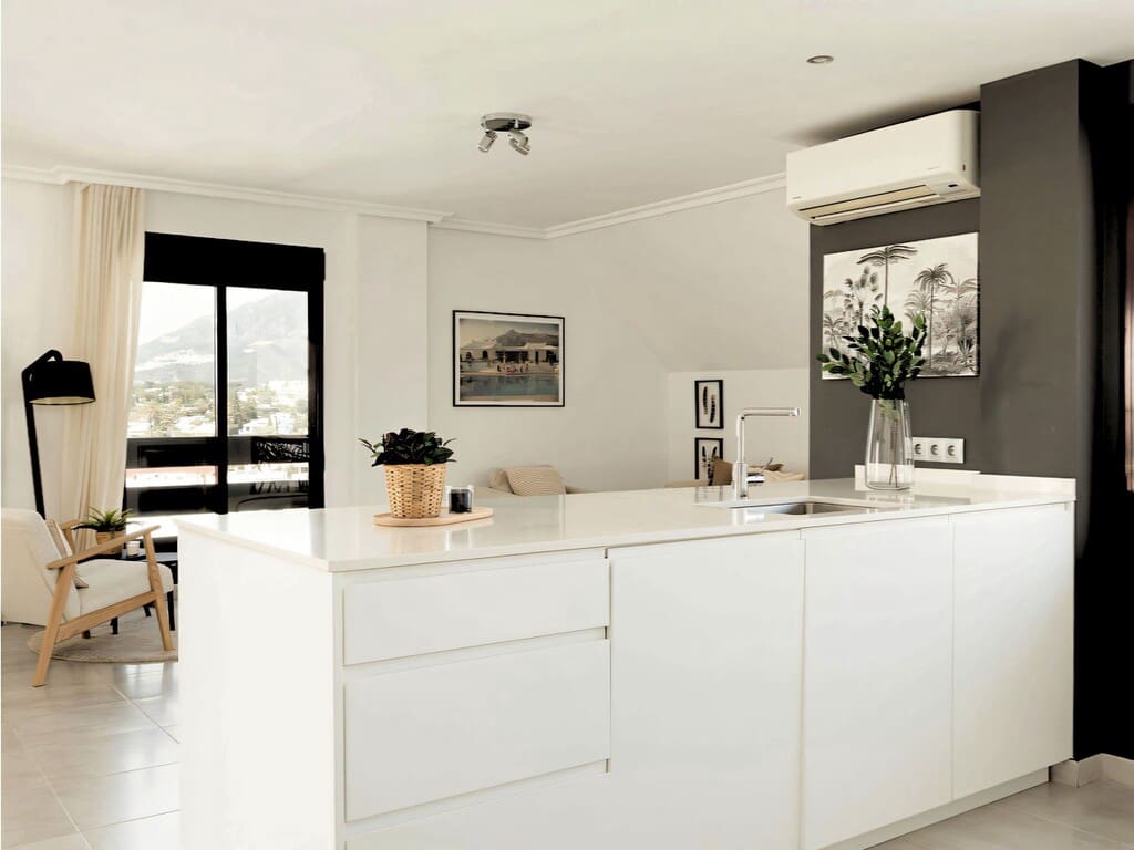 4 Zimmer Penthouse zu verkaufen in Nueva Andalucia mit Pool Garage - 1.050.000 € (Ref: 9817775)