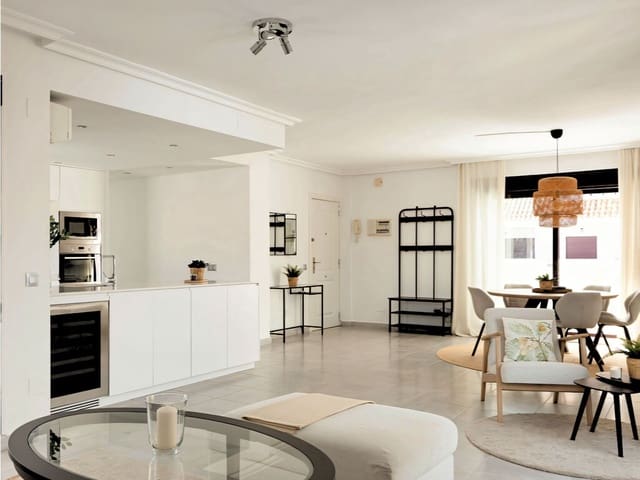 4 Zimmer Penthouse zu verkaufen in Nueva Andalucia, Marbella mit Pool Garage - 1.050.000 € (Ref: 9817775)