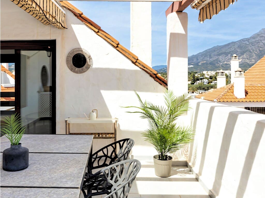 4 Zimmer Penthouse zu verkaufen in Nueva Andalucia mit Pool Garage - 1.050.000 € (Ref: 9817775)