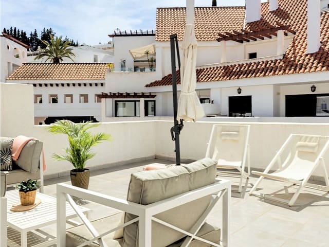 4 Zimmer Penthouse zu verkaufen in Nueva Andalucia, Marbella mit Pool Garage - 1.050.000 € (Ref: 9817775)