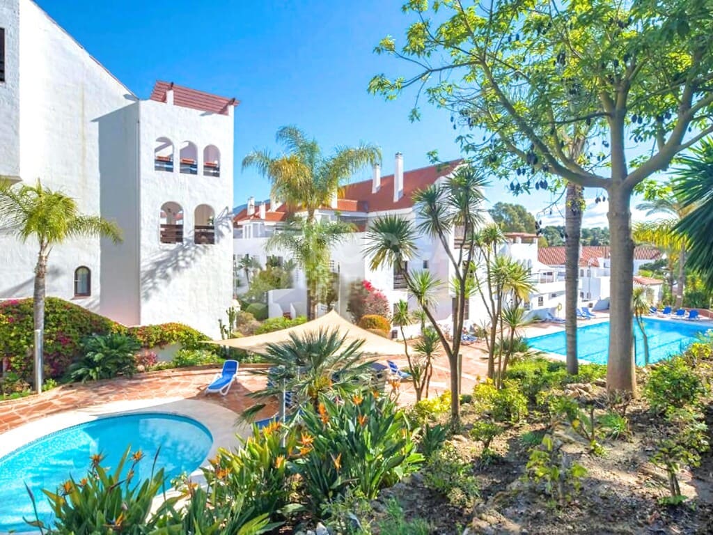4 Zimmer Penthouse zu verkaufen in Nueva Andalucia mit Pool Garage - 1.050.000 € (Ref: 9817775)