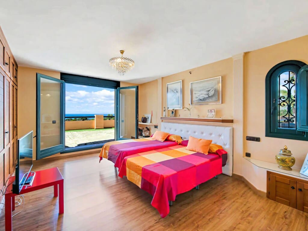 Chalet de 4 habitaciones en Estepona en venta con piscina garaje - 2.750.000 € (Ref: 9817776)