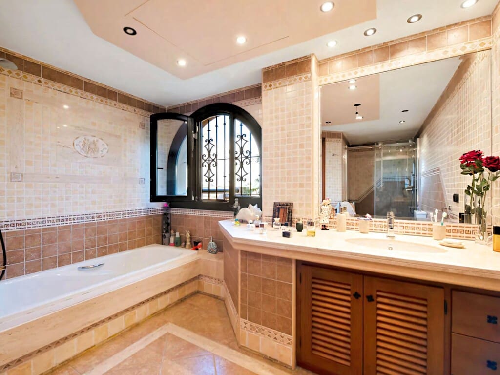 Chalet de 4 habitaciones en Estepona en venta con piscina garaje - 2.750.000 € (Ref: 9817776)