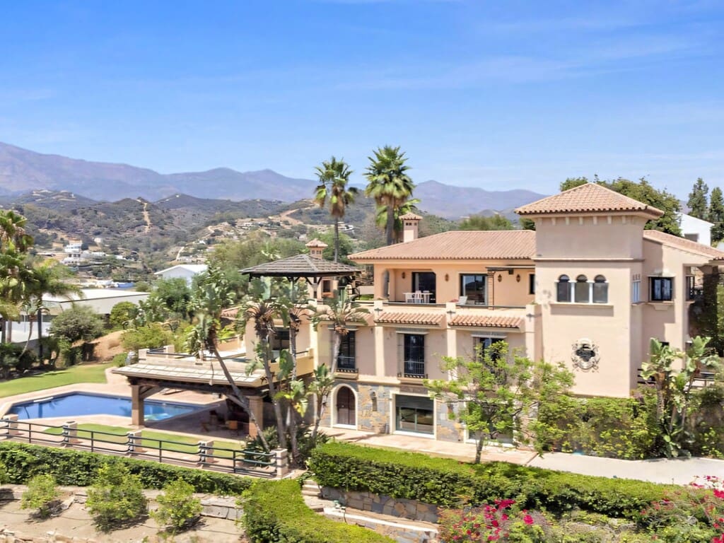 Chalet de 4 habitaciones en Estepona en venta con piscina garaje - 2.750.000 € (Ref: 9817776)