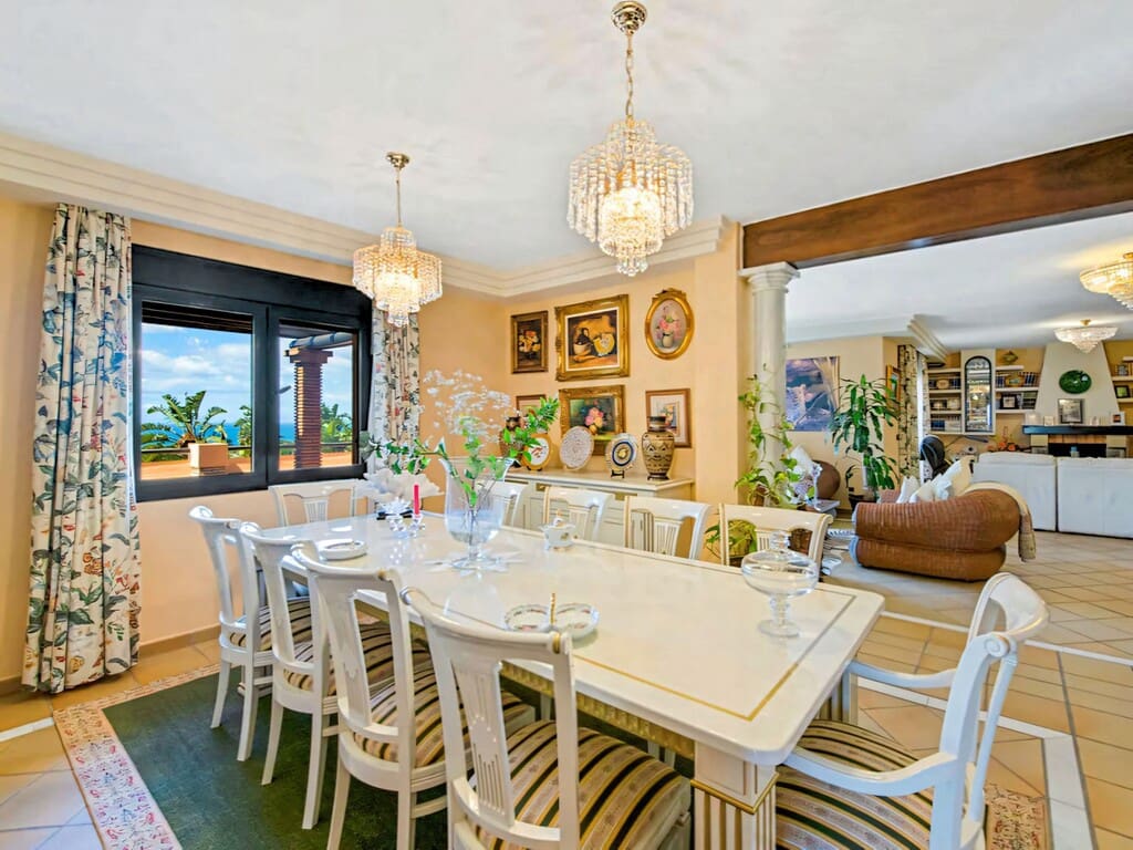 Chalet de 4 habitaciones en Estepona en venta con piscina garaje - 2.750.000 € (Ref: 9817776)