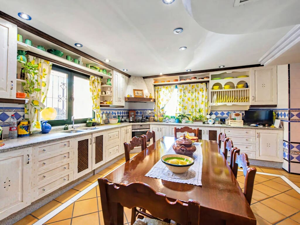 Chalet de 4 habitaciones en Estepona en venta con piscina garaje - 2.750.000 € (Ref: 9817776)