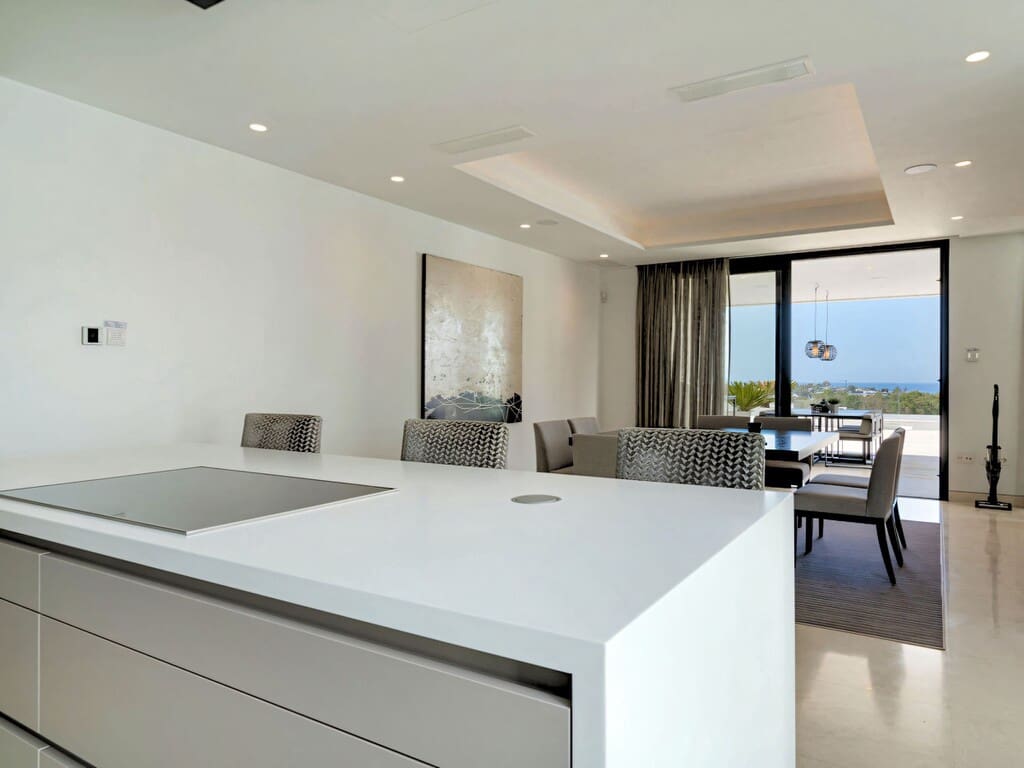 5 bedroom Villa for sale in Benahavis with pool garage - € 4,595,000 (Ref: 9819994)