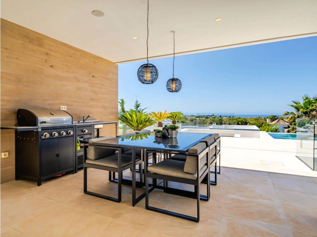 5 bedroom Villa for sale in Benahavis with pool garage - € 4,595,000 (Ref: 9819994)