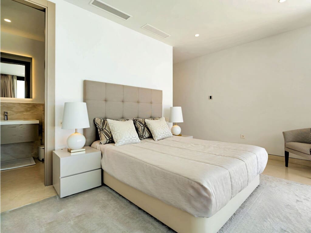 5 bedroom Villa for sale in Benahavis with pool garage - € 4,595,000 (Ref: 9819994)