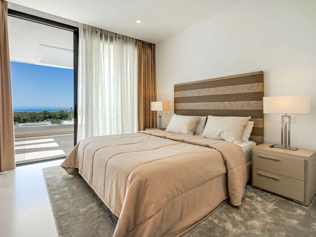 5 bedroom Villa for sale in Benahavis with pool garage - € 4,595,000 (Ref: 9819994)