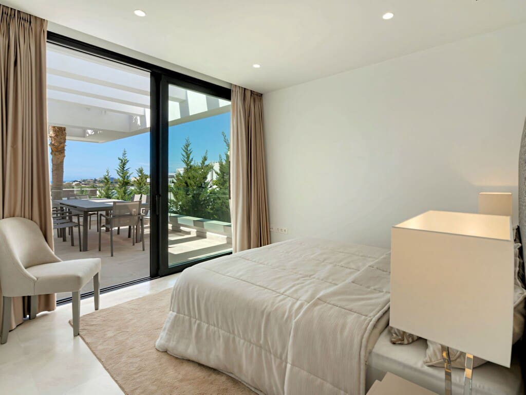 5 bedroom Villa for sale in Benahavis with pool garage - € 4,595,000 (Ref: 9819994)