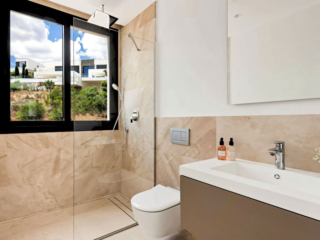 5 bedroom Villa for sale in Benahavis with pool garage - € 4,595,000 (Ref: 9819994)