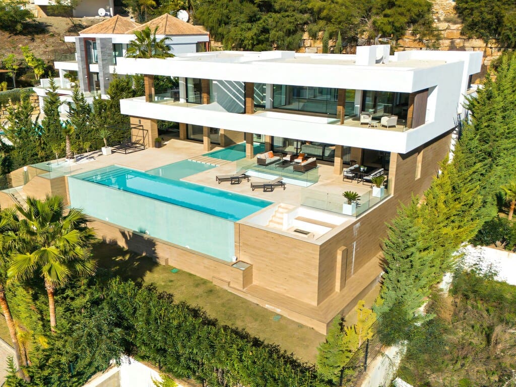 5 bedroom Villa for sale in Benahavis with pool garage - € 4,595,000 (Ref: 9819994)