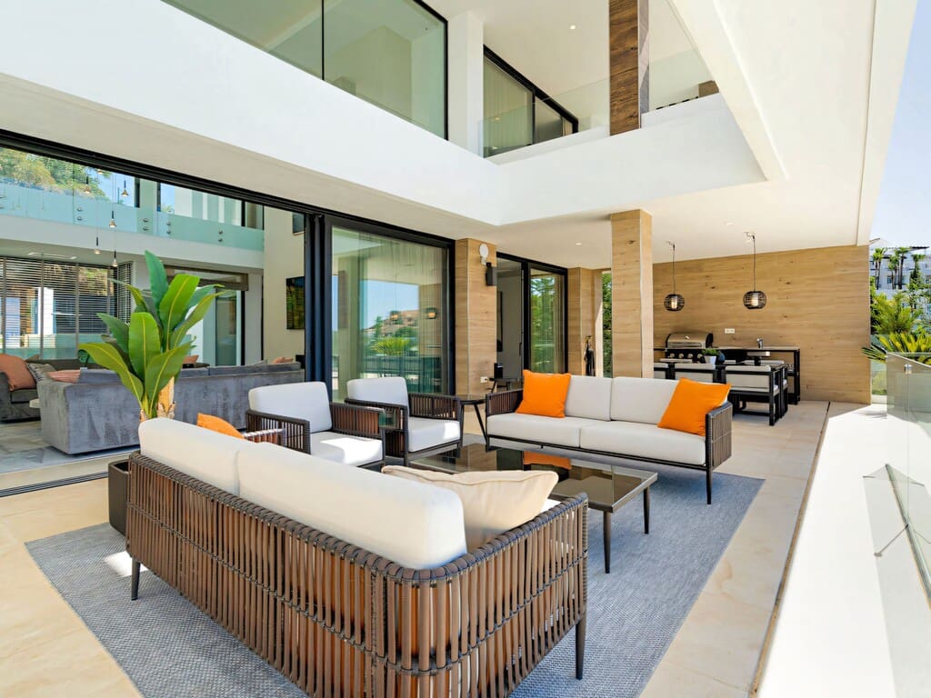 5 bedroom Villa for sale in Benahavis with pool garage - € 4,595,000 (Ref: 9819994)