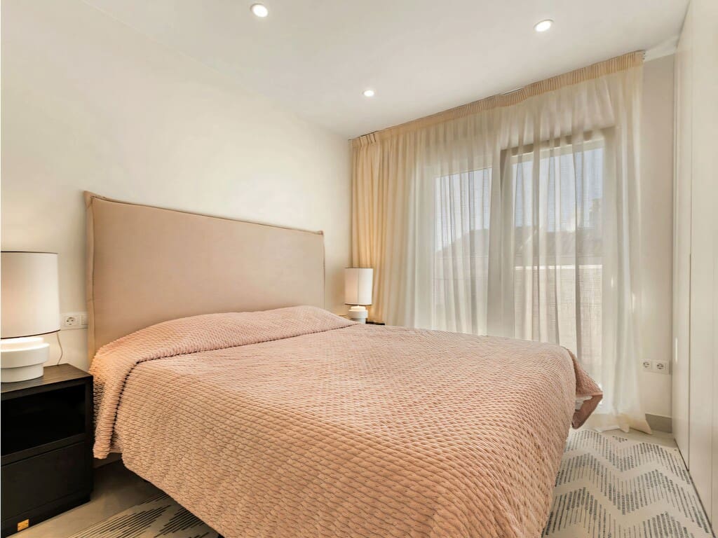 Casa de 4 habitaciones en New Golden Mile en venta con piscina garaje - 795.000 € (Ref: 9822335)