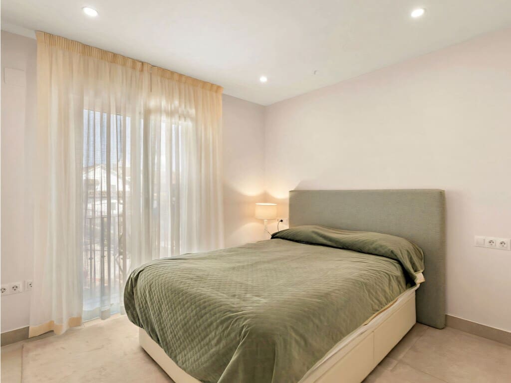 Casa de 4 habitaciones en New Golden Mile en venta con piscina garaje - 795.000 € (Ref: 9822335)