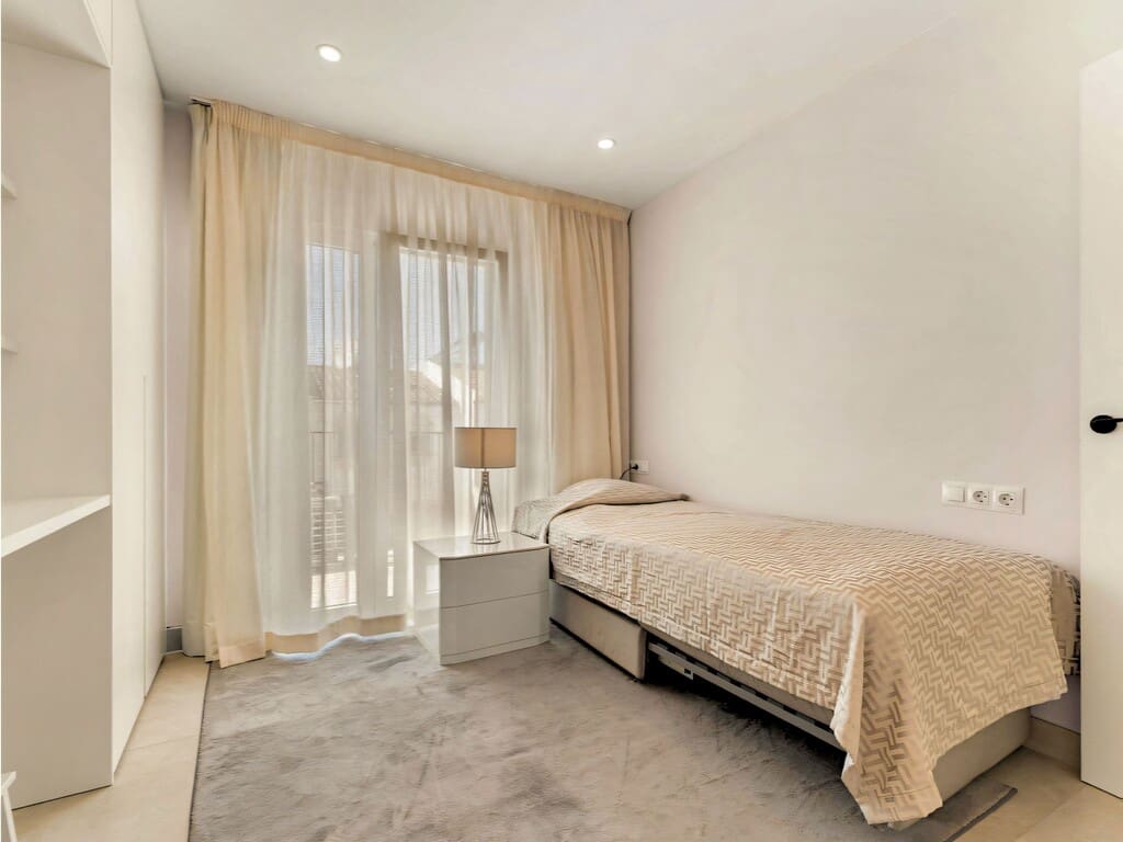 Casa de 4 habitaciones en New Golden Mile en venta con piscina garaje - 795.000 € (Ref: 9822335)
