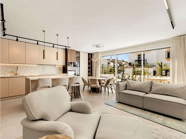 4 soverom Hus til salgs i New Golden Mile, Estepona med svømmebasseng garasje - € 749 000 (Ref: 9822335)