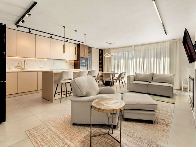4 soverom Hus til salgs i New Golden Mile, Estepona med svømmebasseng garasje - € 749 000 (Ref: 9822335)