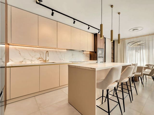 4 soverom Hus til salgs i New Golden Mile, Estepona med svømmebasseng garasje - € 749 000 (Ref: 9822335)