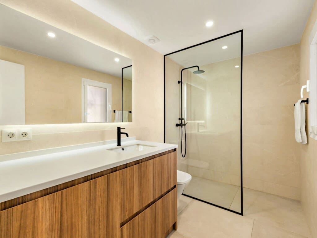 Casa de 4 habitaciones en New Golden Mile en venta con piscina garaje - 795.000 € (Ref: 9822335)