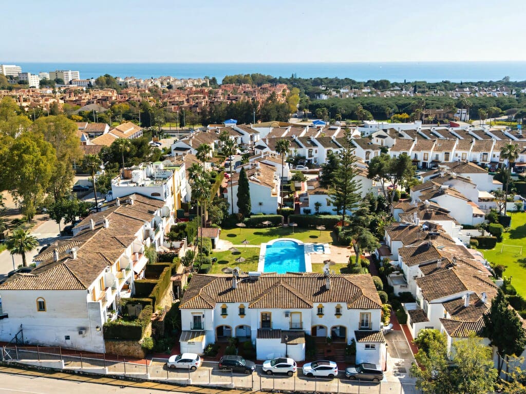 Casa de 4 habitaciones en New Golden Mile en venta con piscina garaje - 795.000 € (Ref: 9822335)