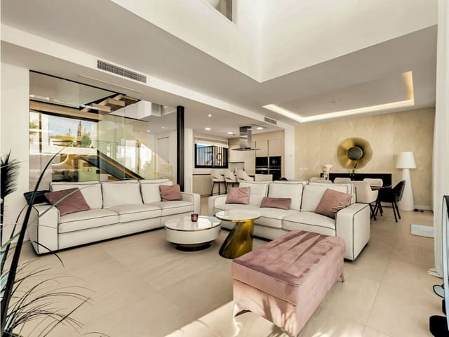 5 camera da letto Villetta Bifamiliare in vendita in Río Real, Marbella con piscina - 1.950.000 € (Rif: 9822336)