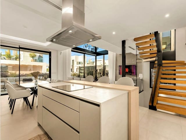 5 camera da letto Villetta Bifamiliare in vendita in Río Real, Marbella con piscina - 1.950.000 € (Rif: 9822336)