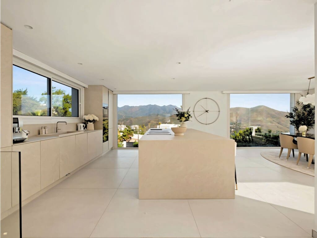 4 bedroom Villa for sale in La Mairena with pool garage - € 3,650,000 (Ref: 9828767)