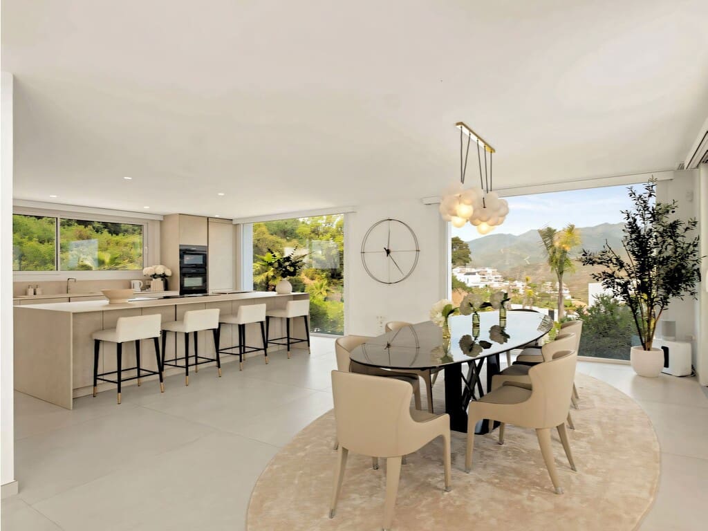 4 bedroom Villa for sale in La Mairena with pool garage - € 3,650,000 (Ref: 9828767)