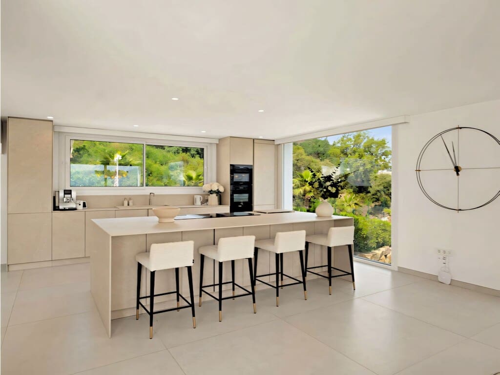 4 bedroom Villa for sale in La Mairena with pool garage - € 3,650,000 (Ref: 9828767)
