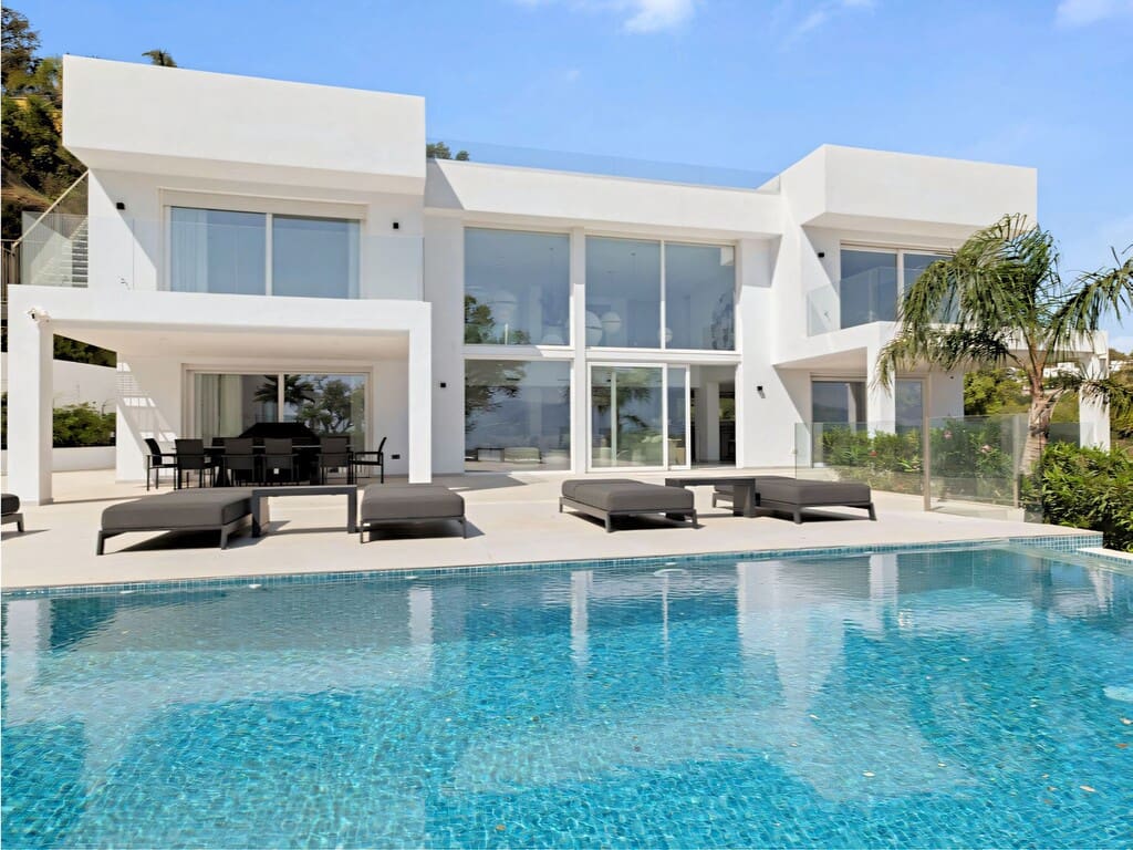 4 bedroom Villa for sale in La Mairena with pool garage - € 3,650,000 (Ref: 9828767)