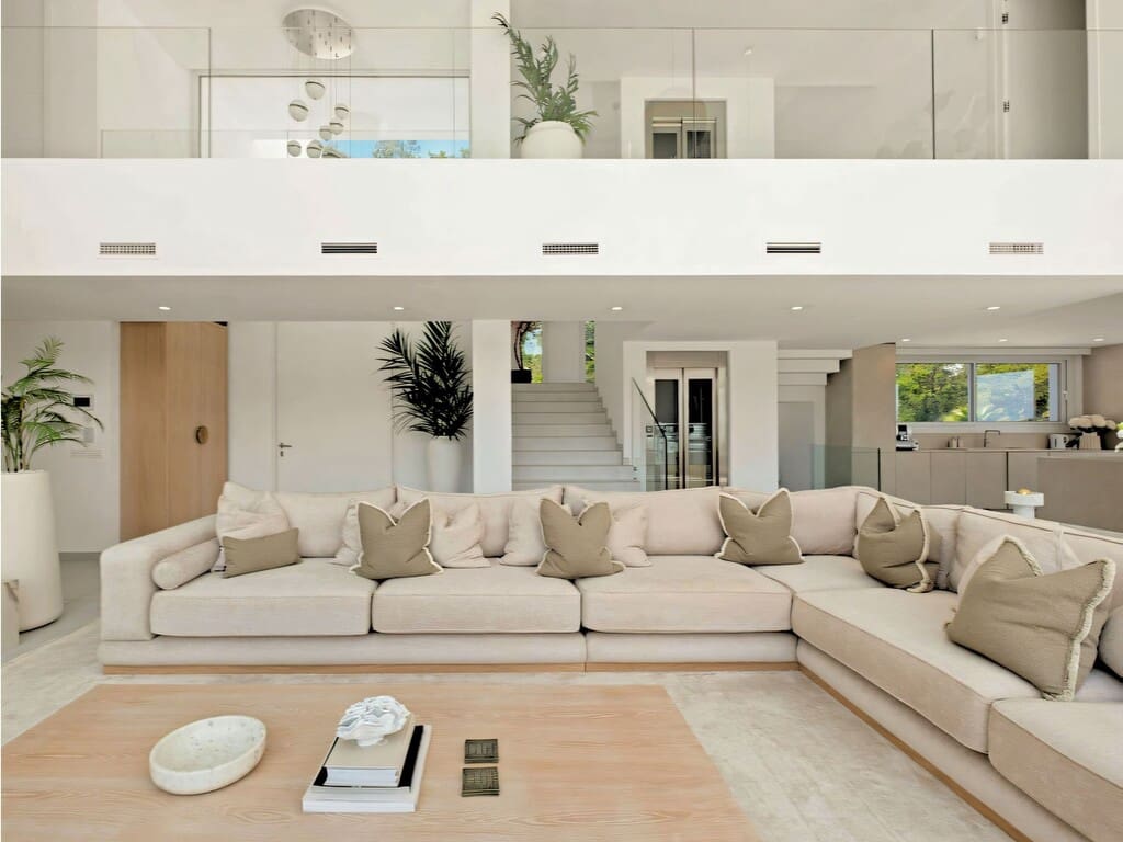 4 bedroom Villa for sale in La Mairena with pool garage - € 3,650,000 (Ref: 9828767)