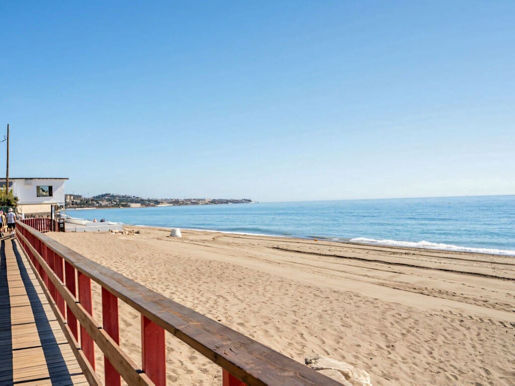 2 bedroom Apartment for sale in La Cala de Mijas with pool garage - € 520,000 (Ref: 9830847)