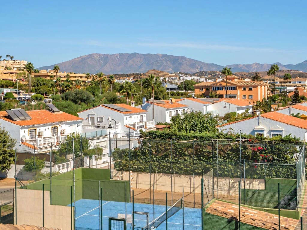 2 bedroom Apartment for sale in La Cala de Mijas with pool garage - € 520,000 (Ref: 9830847)