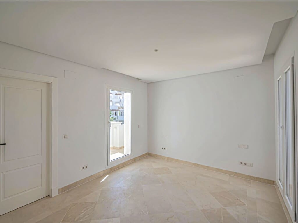 2 Zimmer Penthouse zu verkaufen in Nueva Andalucia mit Pool Garage - 658.000 € (Ref: 9835975)
