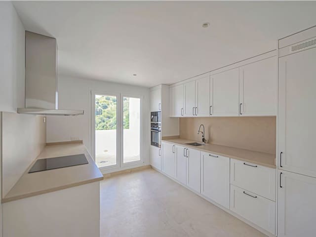 2 Zimmer Penthouse zu verkaufen in Nueva Andalucia, Marbella mit Pool Garage - 658.000 € (Ref: 9835975)