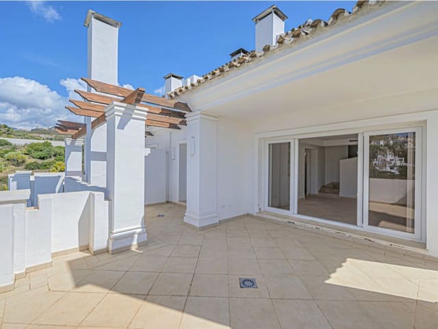 2 Zimmer Penthouse zu verkaufen in Nueva Andalucia, Marbella mit Pool Garage - 658.000 € (Ref: 9835975)
