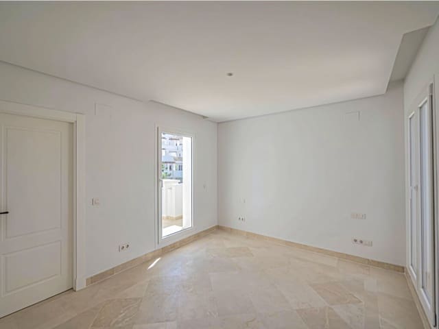 2 Zimmer Penthouse zu verkaufen in Nueva Andalucia, Marbella mit Pool Garage - 658.000 € (Ref: 9835975)