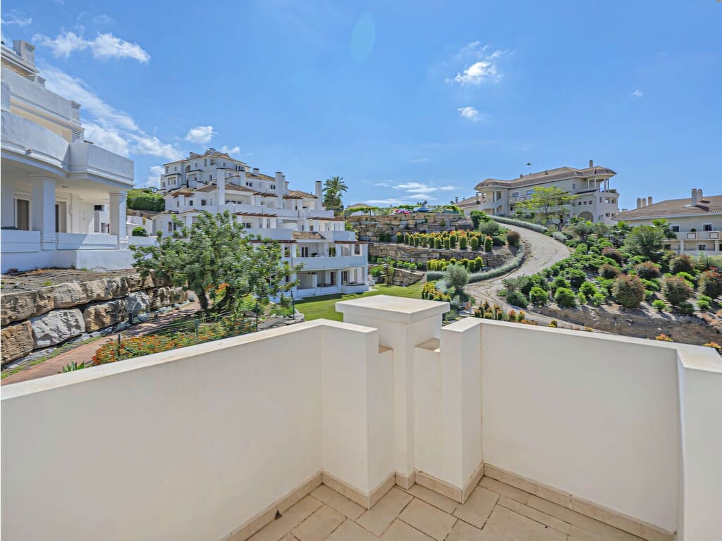 2 Zimmer Penthouse zu verkaufen in Nueva Andalucia mit Pool Garage - 658.000 € (Ref: 9835975)
