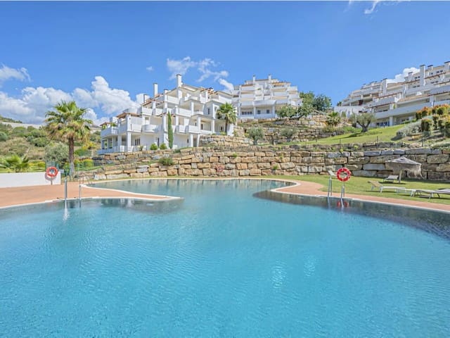 2 Zimmer Penthouse zu verkaufen in Nueva Andalucia, Marbella mit Pool Garage - 658.000 € (Ref: 9835975)