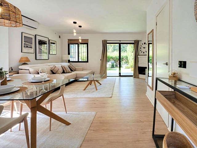 2 soverom Hus til salgs i Calahonda, Mijas med svømmebasseng garasje - € 495 000 (Ref: 9840856)