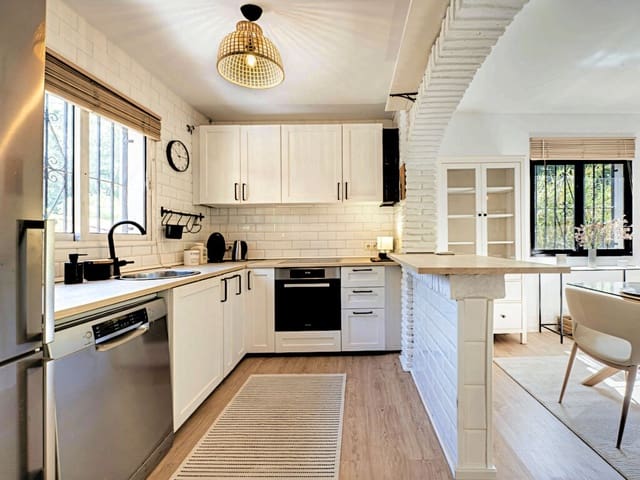 2 soverom Hus til salgs i Calahonda, Mijas med svømmebasseng garasje - € 495 000 (Ref: 9840856)