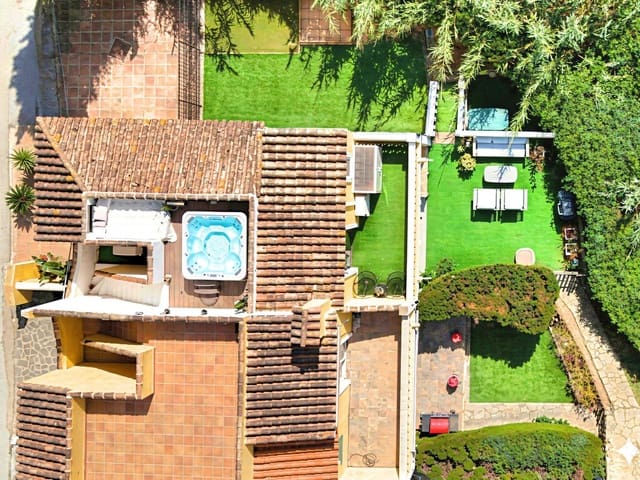 2 soverom Hus til salgs i Calahonda, Mijas med svømmebasseng garasje - € 495 000 (Ref: 9840856)