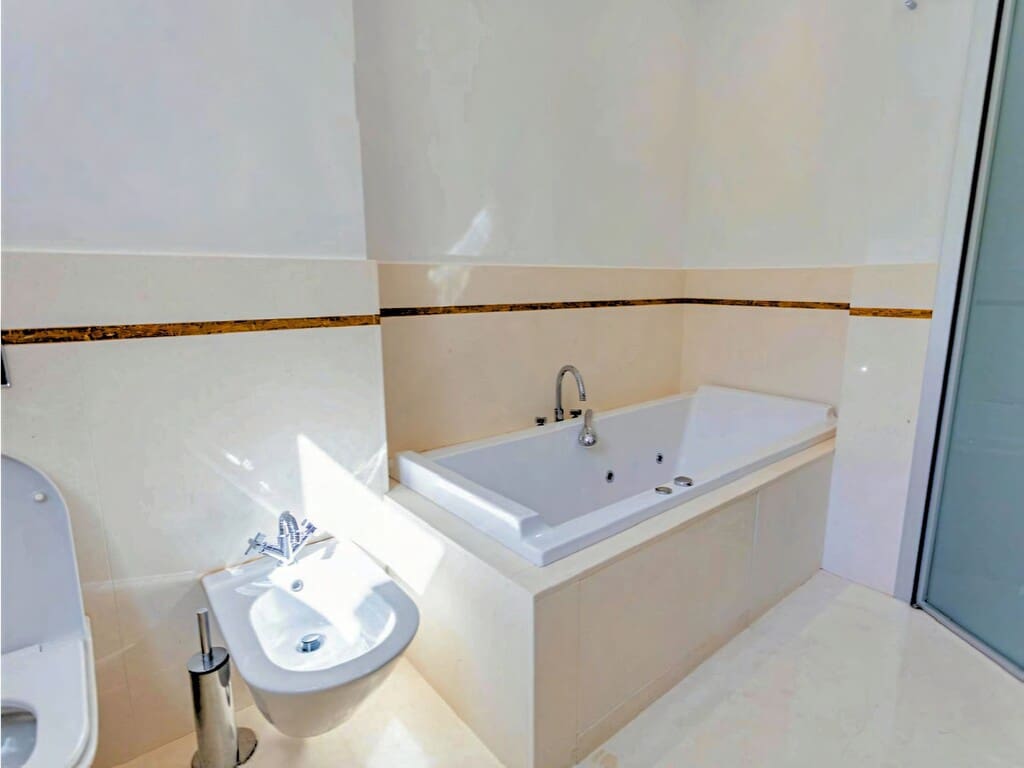 4 bedroom Villa for sale in Golden Mile with pool garage - € 2,700,000 (Ref: 9842679)