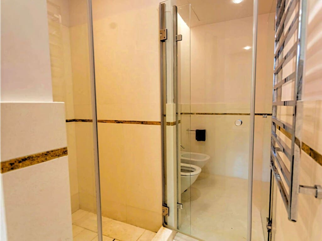 4 bedroom Villa for sale in Golden Mile with pool garage - € 2,700,000 (Ref: 9842679)