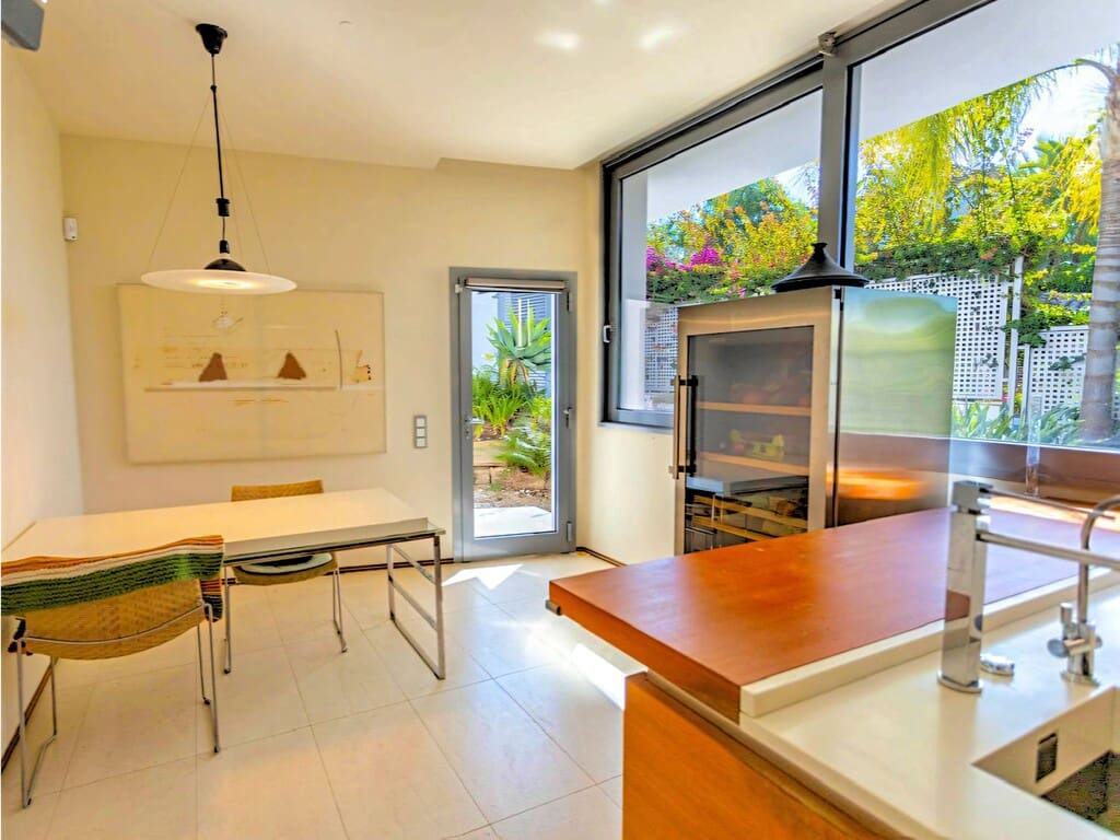4 bedroom Villa for sale in Golden Mile with pool garage - € 2,700,000 (Ref: 9842679)