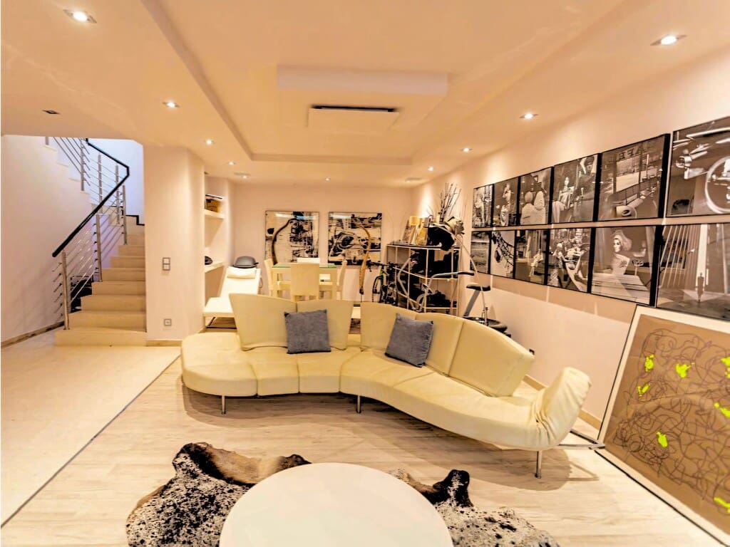4 bedroom Villa for sale in Golden Mile with pool garage - € 2,700,000 (Ref: 9842679)